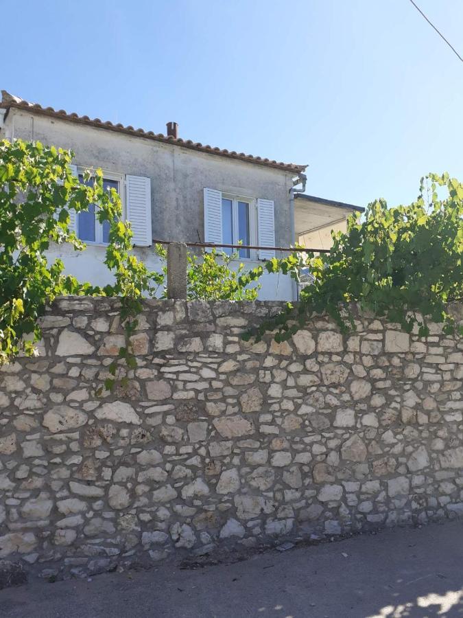 Gezos Apartment Himare Luaran gambar