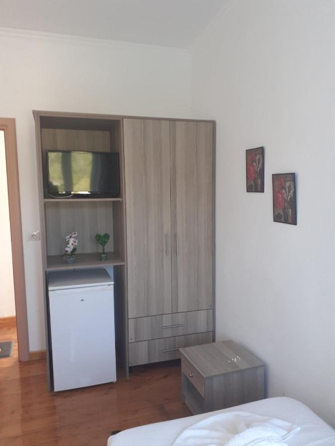 Gezos Apartment Himare Luaran gambar
