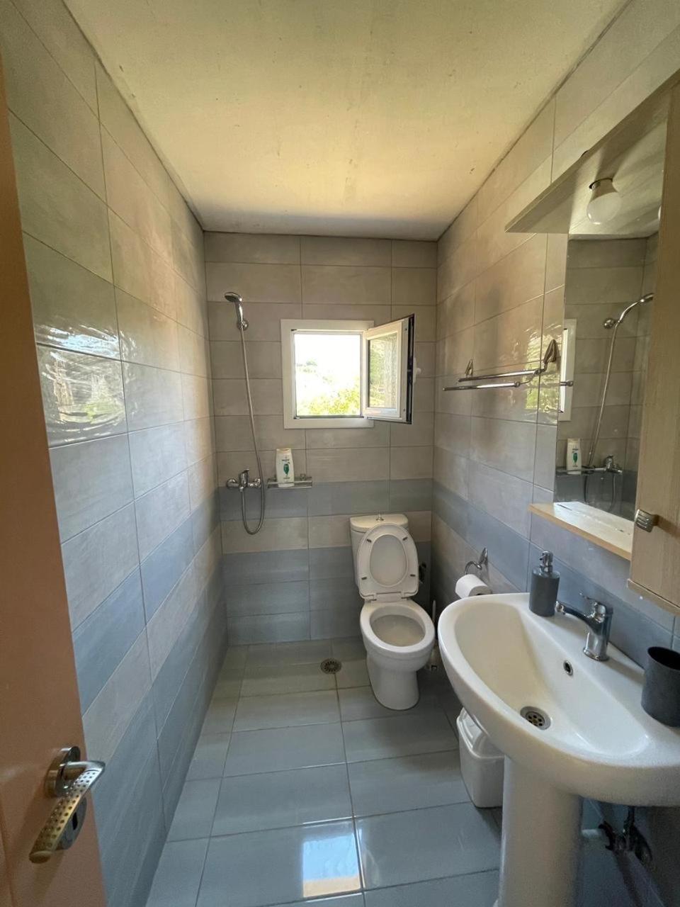 Gezos Apartment Himare Luaran gambar