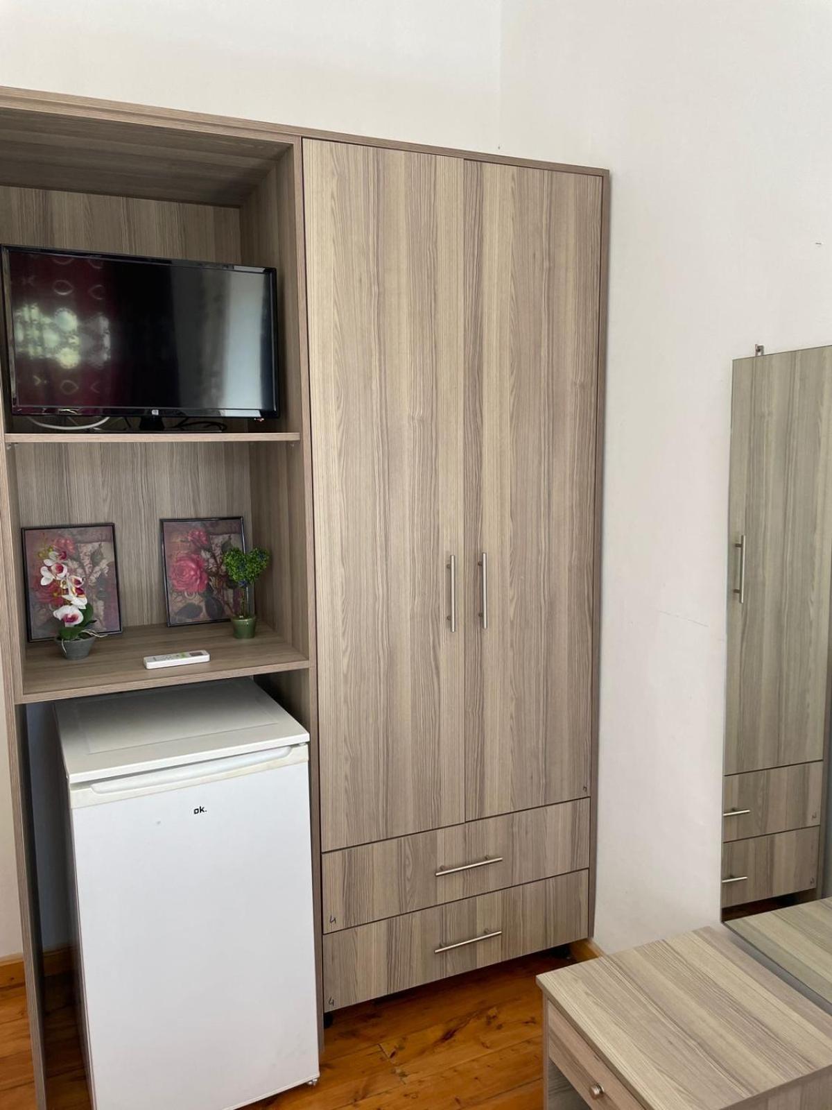 Gezos Apartment Himare Luaran gambar