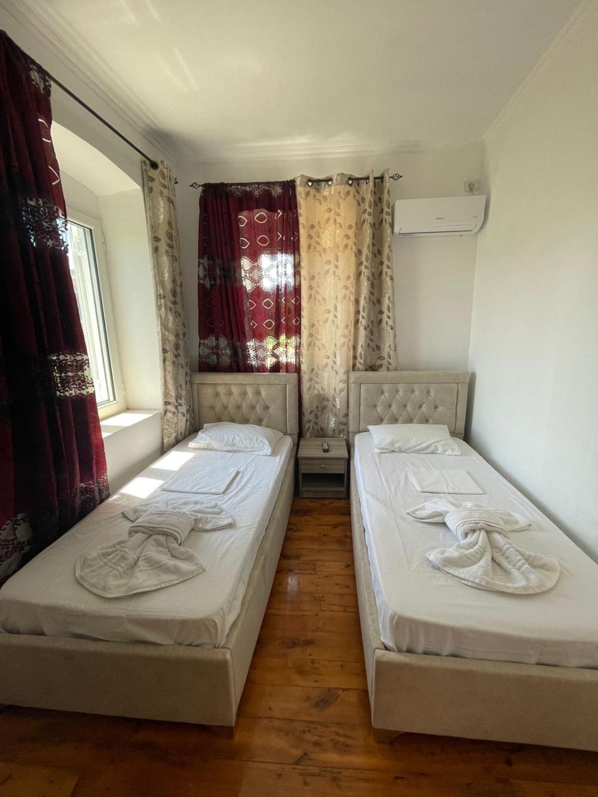 Gezos Apartment Himare Luaran gambar