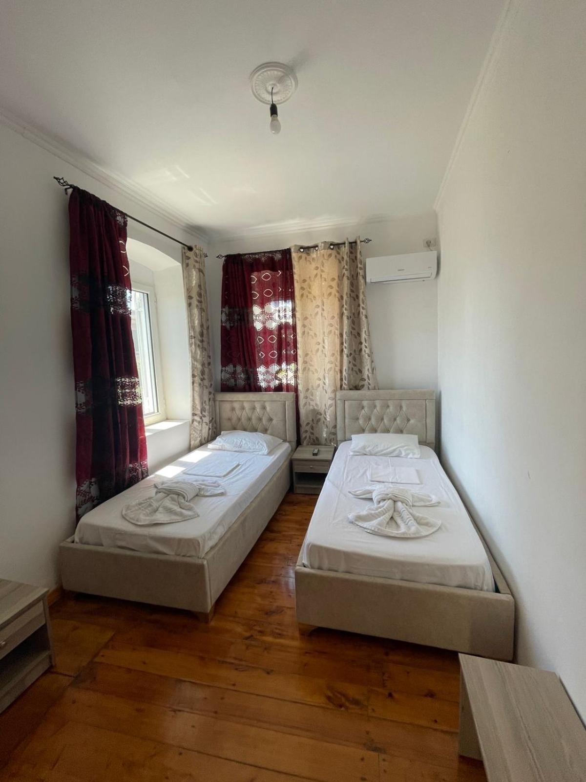 Gezos Apartment Himare Luaran gambar