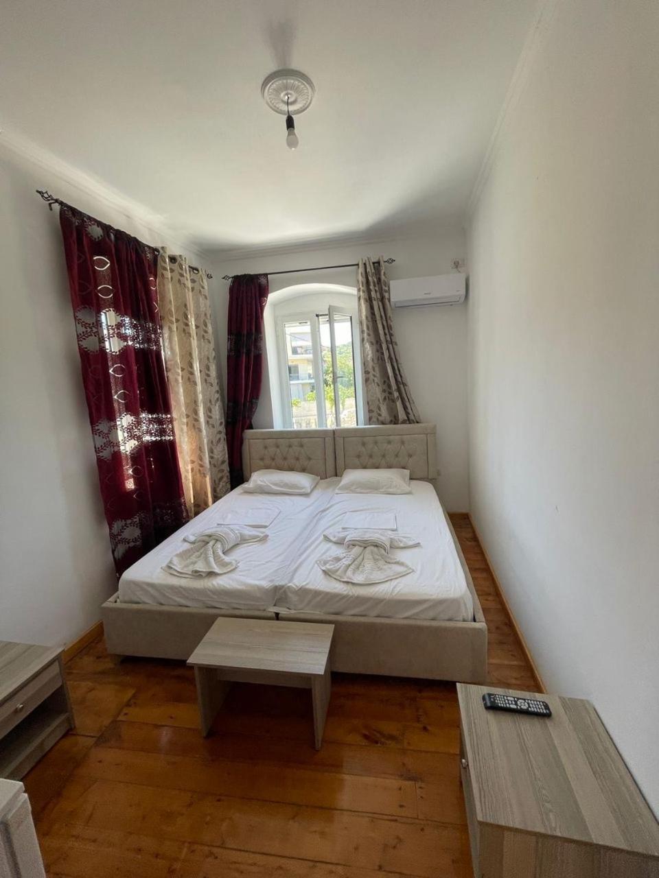 Gezos Apartment Himare Luaran gambar