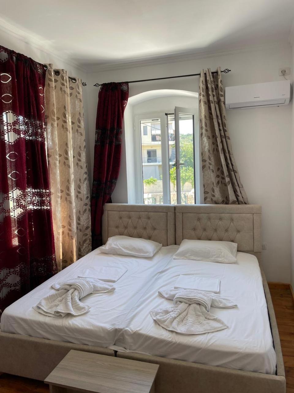 Gezos Apartment Himare Luaran gambar